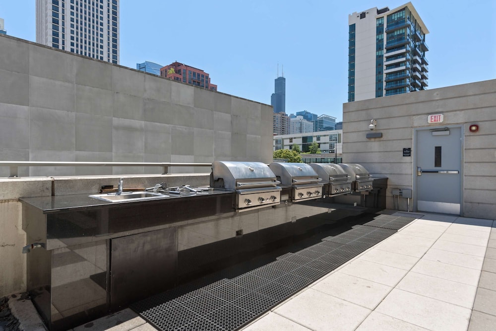 West Loop PH Fireplace Deck Incredible Views