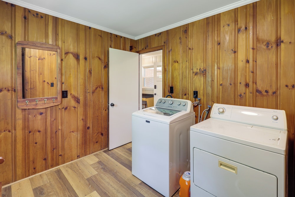 Hike & Leaf Peep! Peaceful Home in Laurel Springs