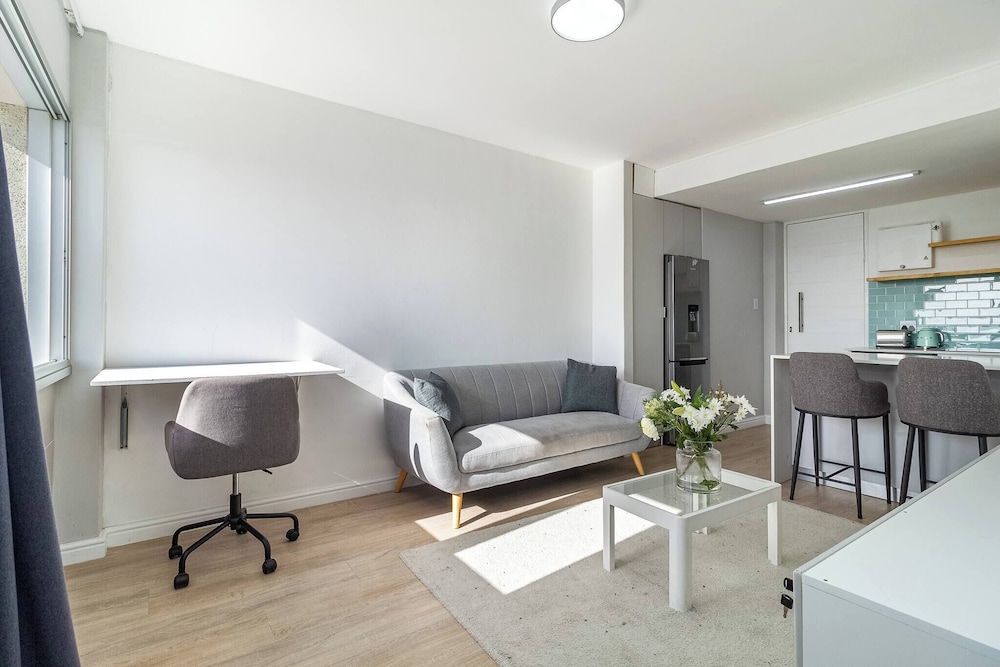 1 Bedroom Apartment, Seapoint, Cape Town
