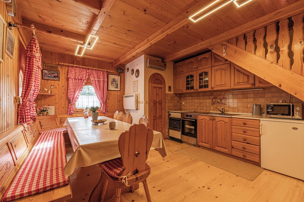 Rudnica Hill Lodge view 4