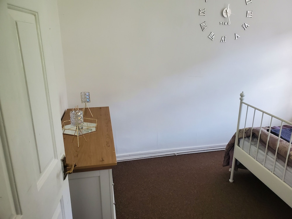 Stunning 2-bed Flat in Haverfordwest view 3