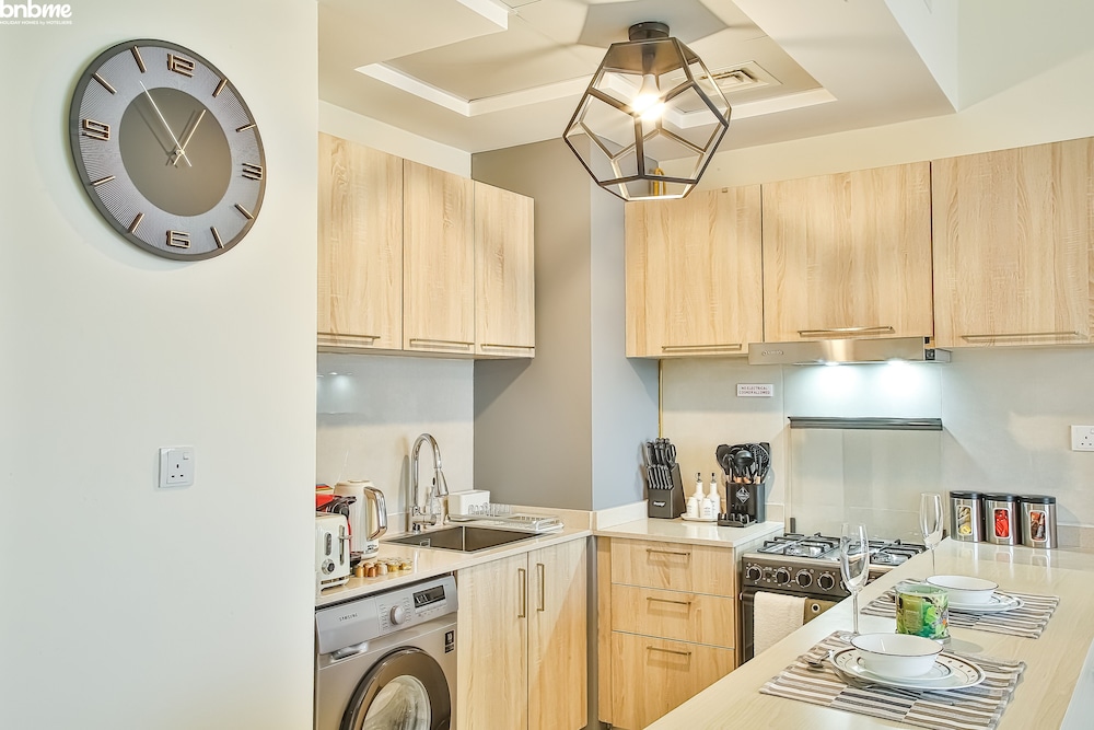ST-AG Tower-2606 by bnbme homes