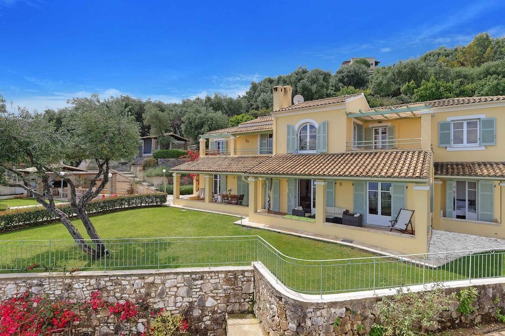 Villa Irida view 4