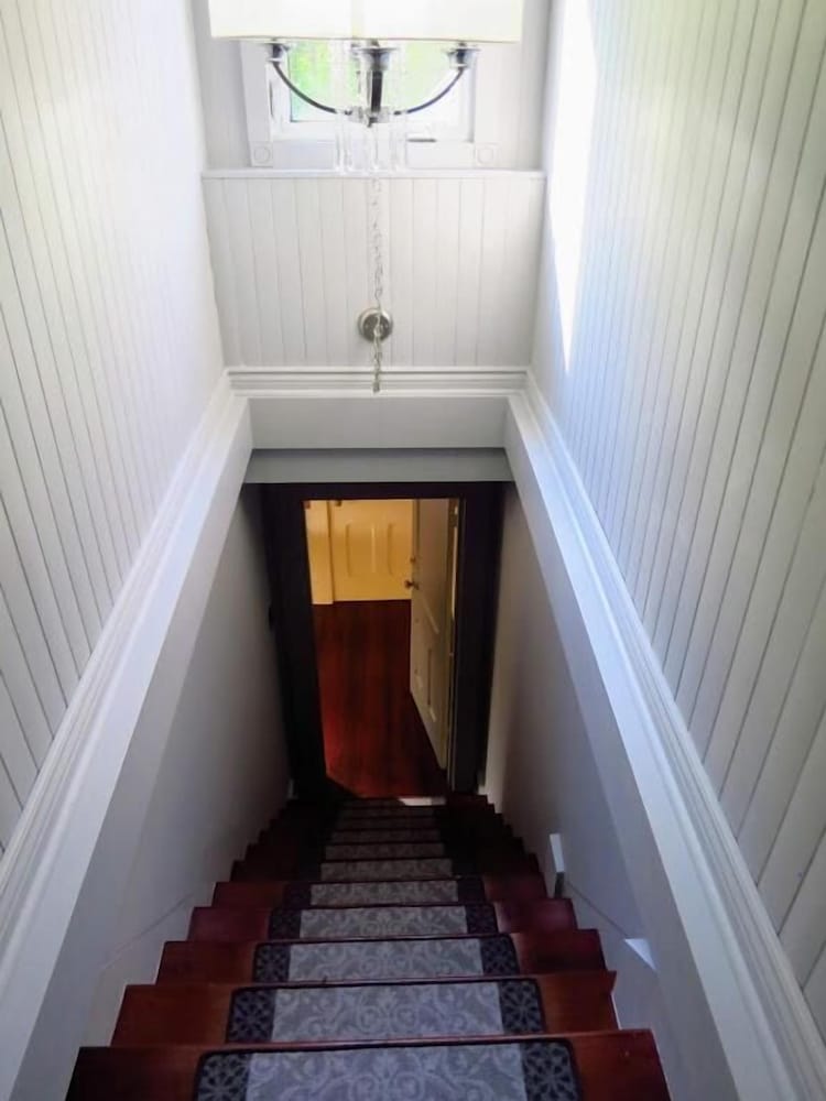 B&B Hillhouse