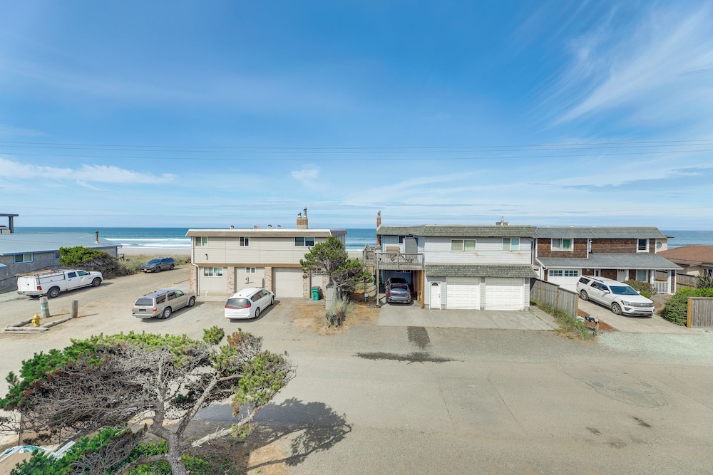 Group Friendly! Rockaway Beach Oasis w/ Game Room