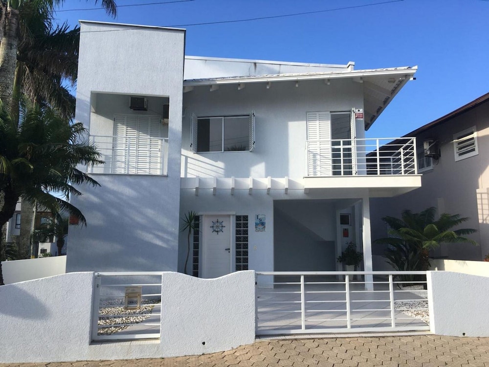 Casa de Praia Brisa do Oceano com Piscina Privativa - São Francisco do Sul