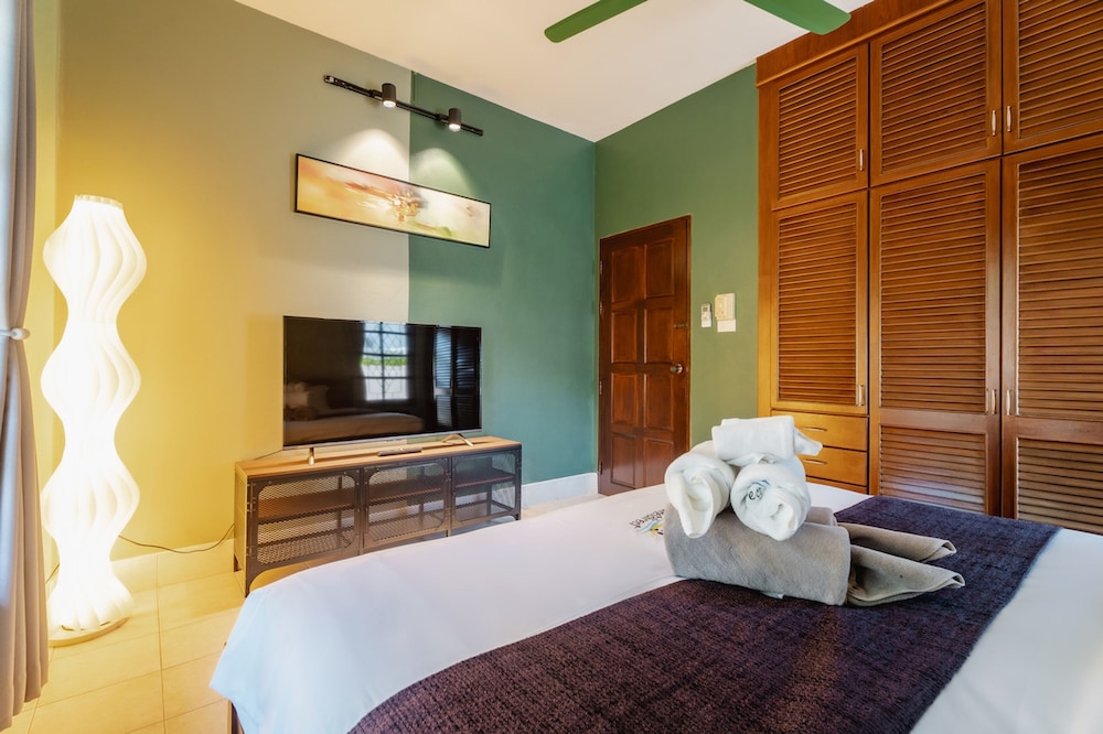 Kesorn Charming Authentic Thai Pool Villa Phuket