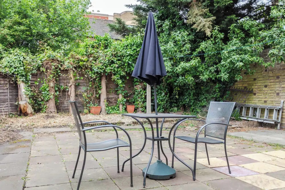 Homely 3 Bedroom House With a Garden