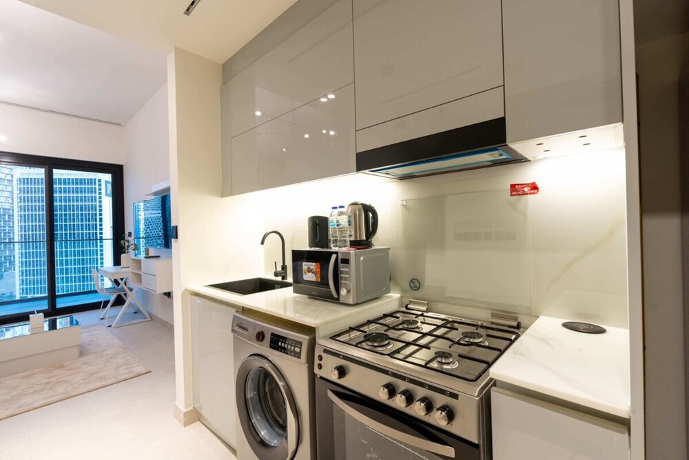 Contemporary Studio Apartment, Dubai Business Bay!