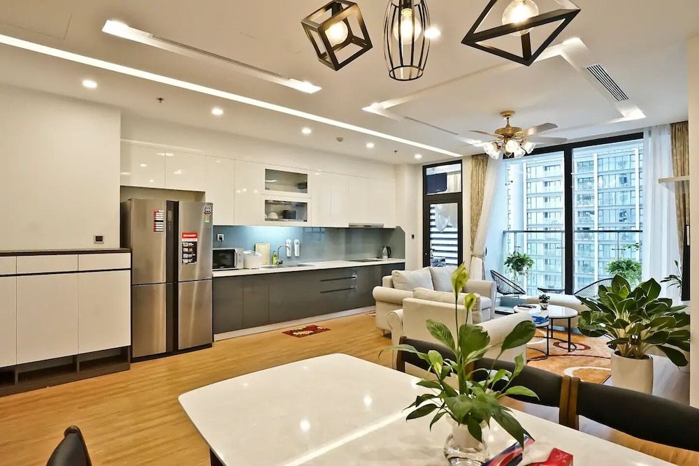 Bayhomes Metropolis Serviced Apartment
