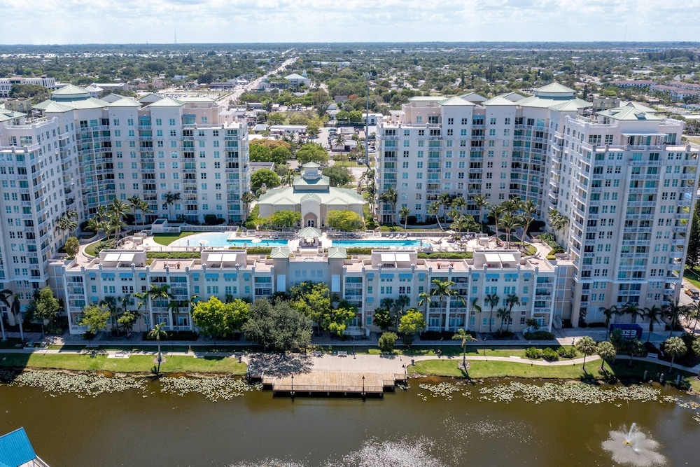 309n Sunrise Suite1 Bedroom, Pools, Jacuzzi, Beach, Shops & Dog Friendly