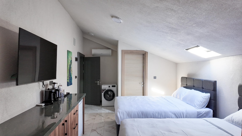 Faraza Rooms
