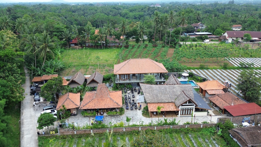 Omnni Villa Borobudur