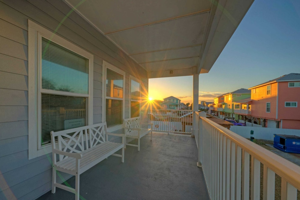 Sleeps 12 w/ Pool + Short Walk to Beach Costa Bahia Dual Retreat