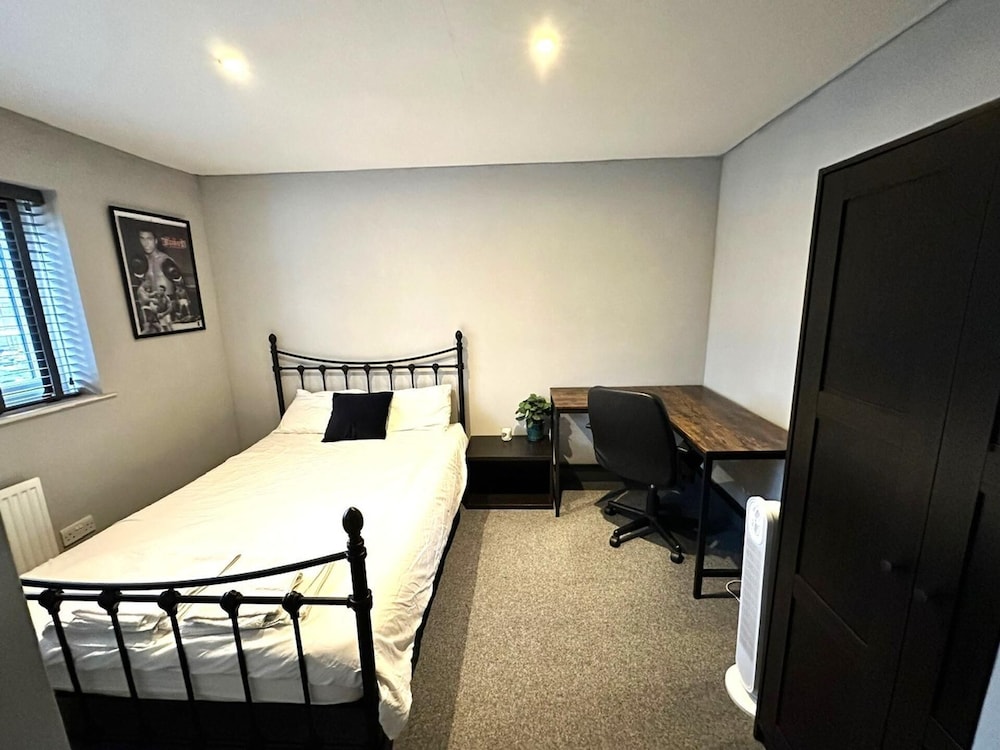 Leamington Spa-3 Bed-garden-pets-parking