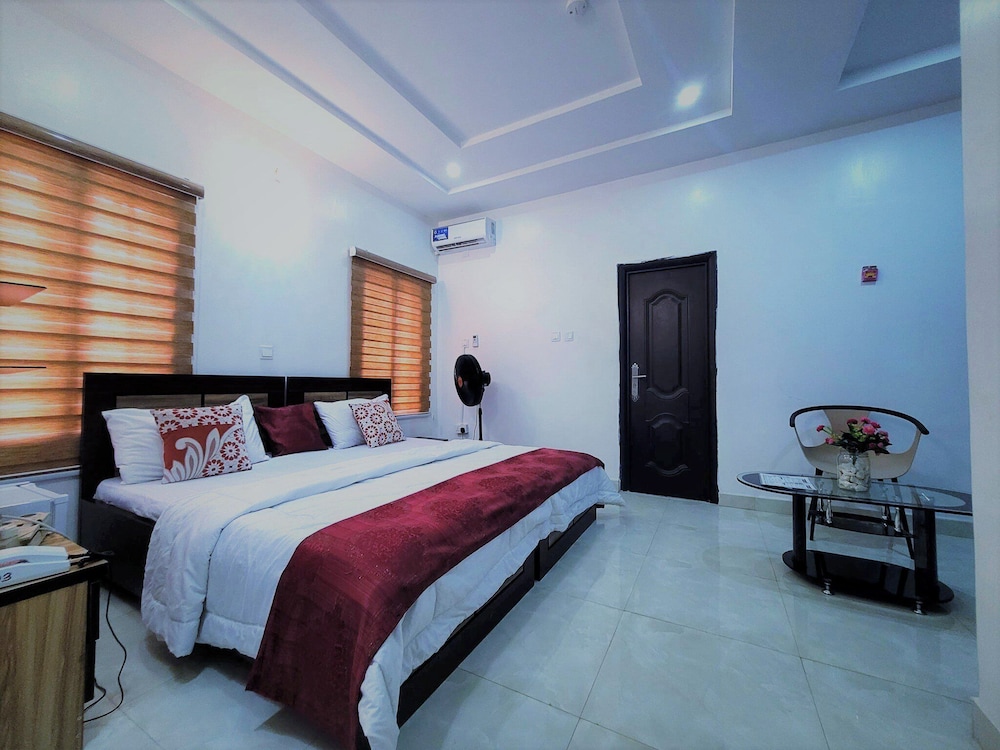 ROSSY'S APARTMENTS