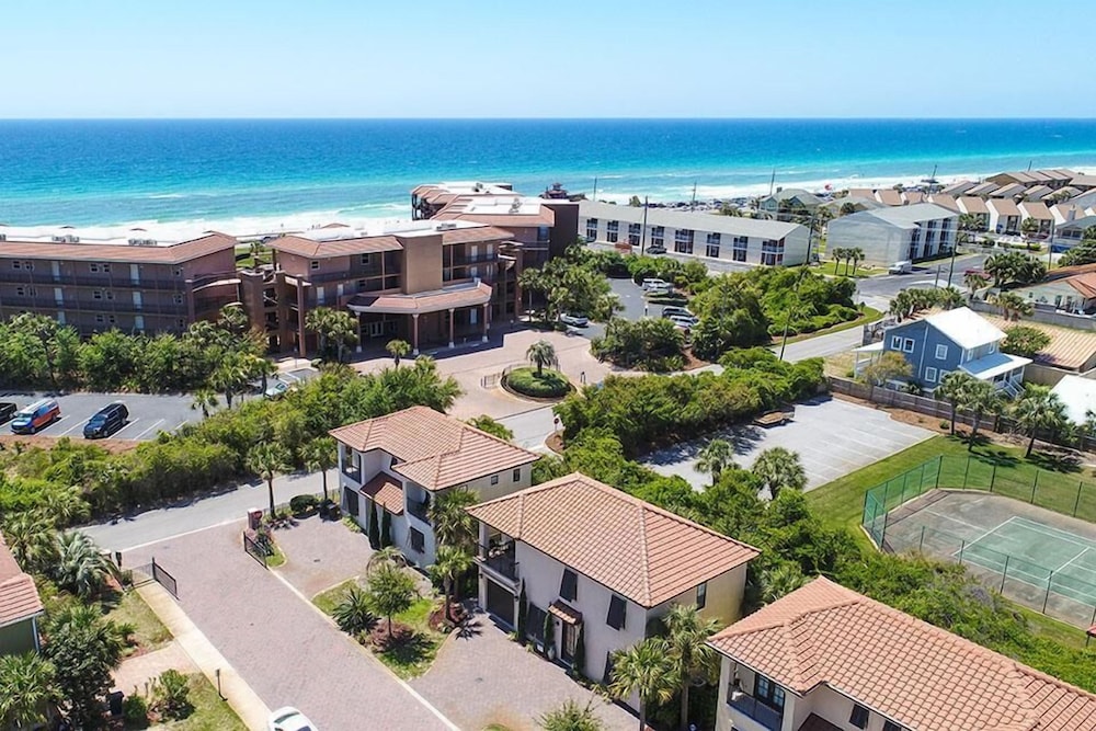 Beyond the Sea 5 Bedroom Holiday Home by Five Star Properties