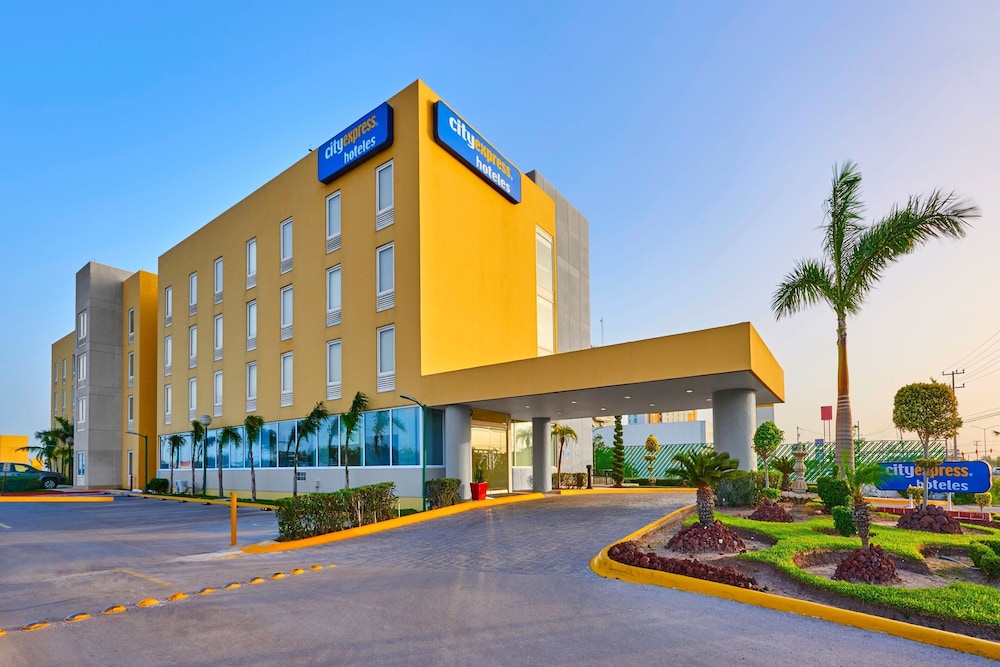 Reynosa Vacations - City Express by Marriott Reynosa - Property Image 1