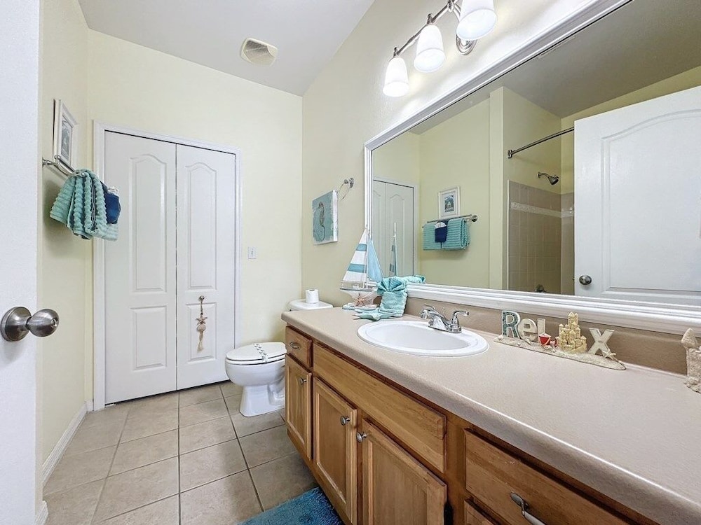 Two Bedroom Condo in Kissimmee near Disney 2 Condo