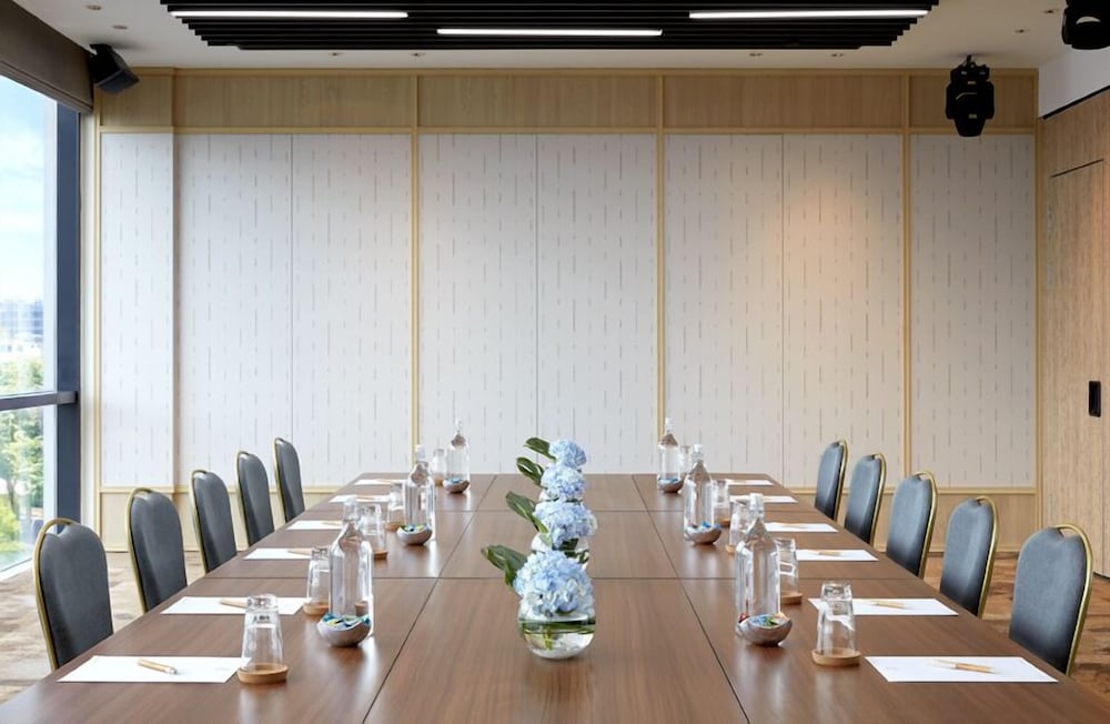 Momentus Hotel Alexandra 25