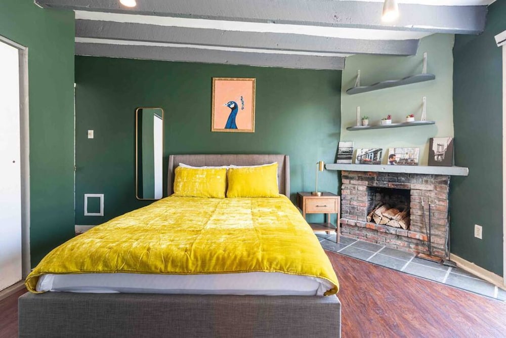 1918 Duplex with Character City Center
