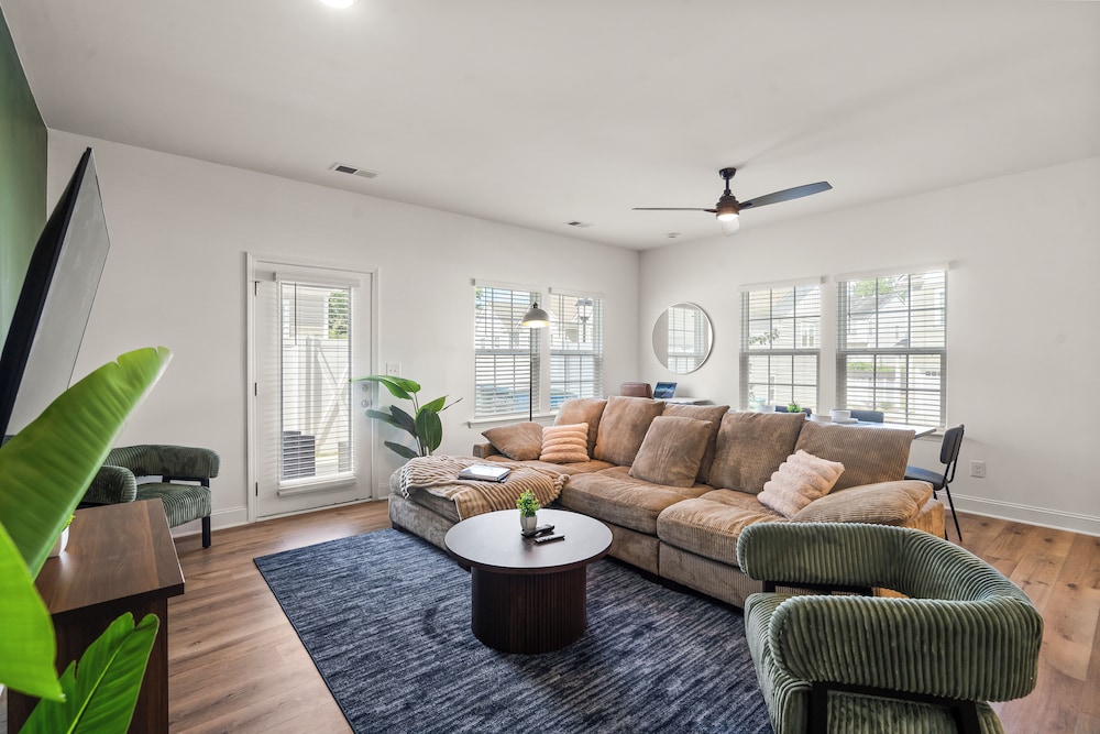 Luxe 3BR Townhouse Mins to Uptown CLT