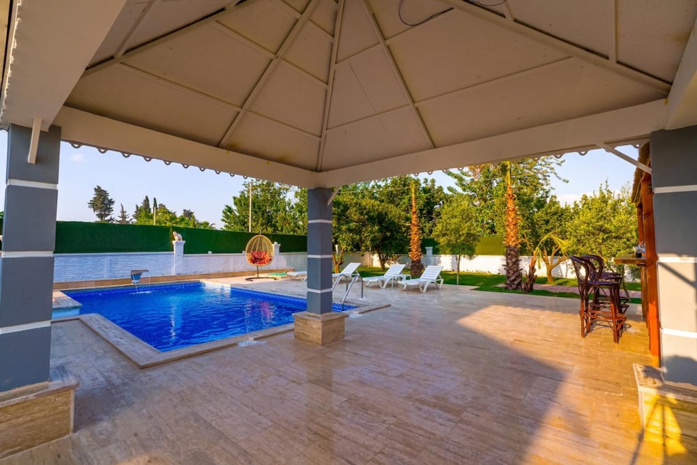 Marvelous Conservative Villa in Muratpasa