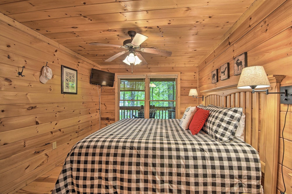 'pinot & Pine' Chic Log Cabin ~ 5 Mi to Blue Ridge view 3