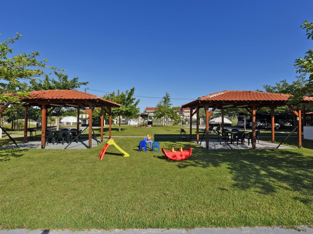 Mamas Twin Houses Left by Travel Pro Services