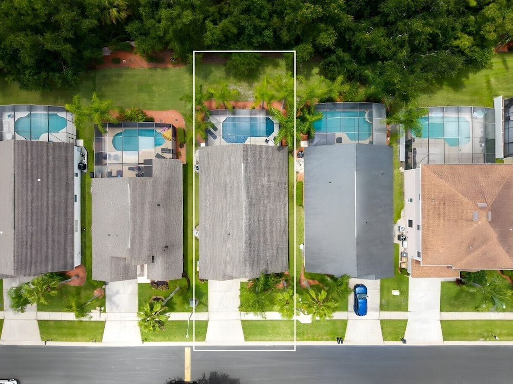 Cozy 4BR Villa w/ Priv Pool Lake Berkley Resort