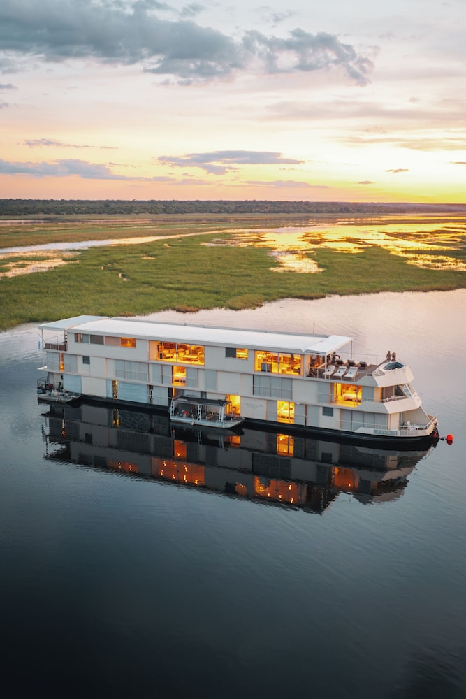 Zambezi Queen by Mantis