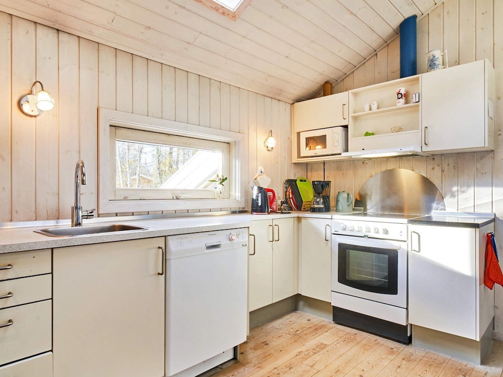 8 Person Holiday Home in Nexo-by Traum view 4