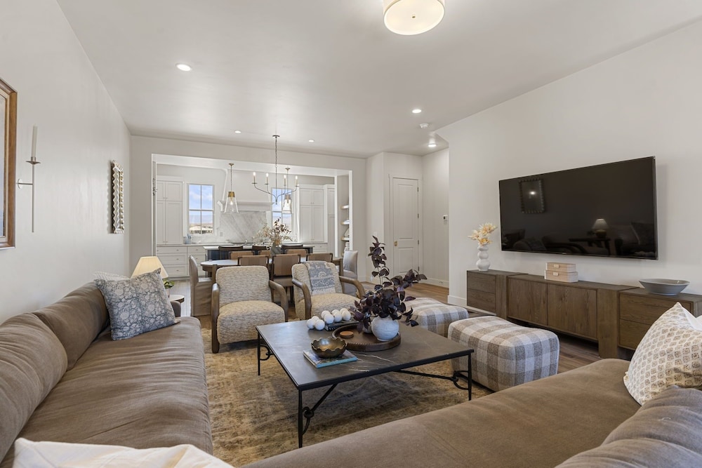 Chateau Bleu 4 Bedroom Townhouse
