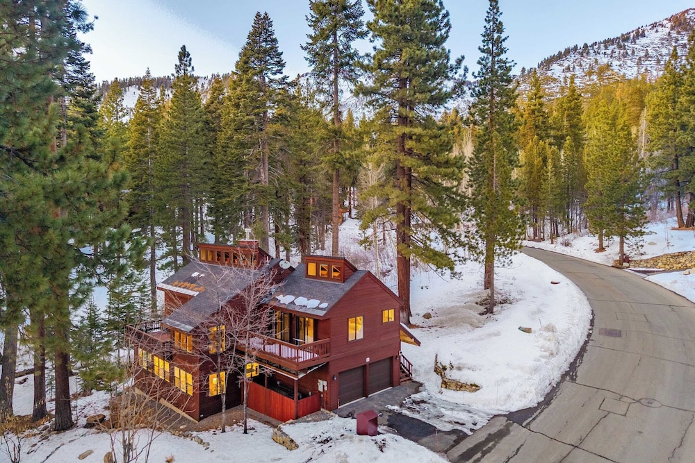 Views + Mins to Skiing, Lake, & Incline Village Incline Serenity by Avantstay