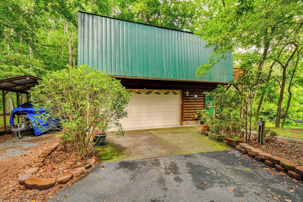 Riverfront Rutherfordton Retreat w/ Fire Pit!