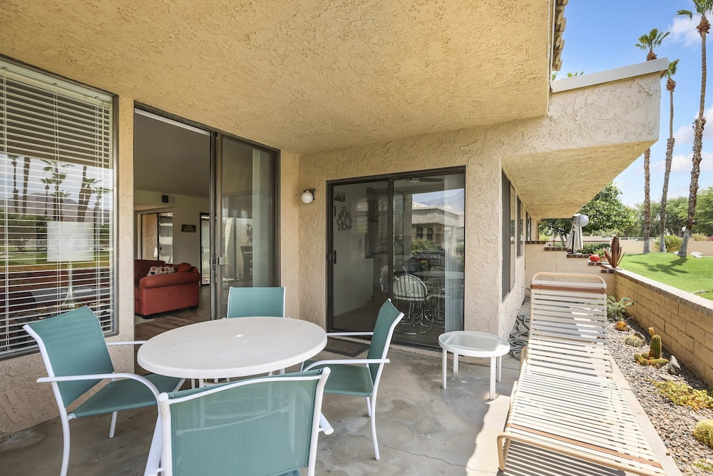 Spacious Single-story Condo With Golf Course Views