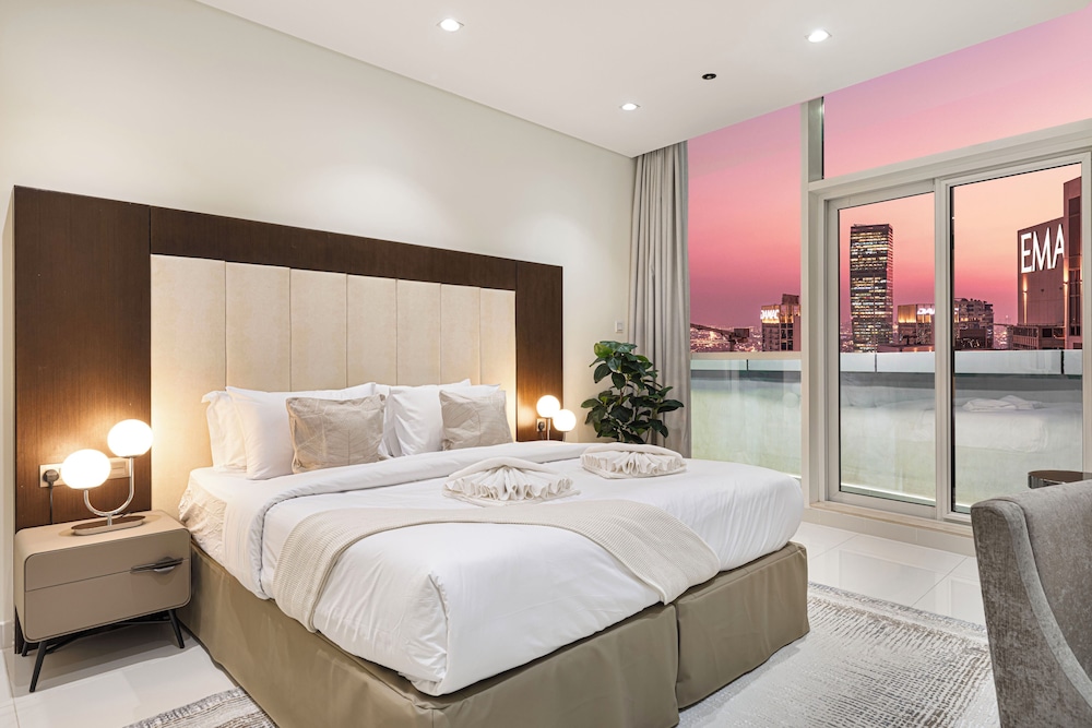 DAMAC Suites by Hostiva – Burj & Fountain