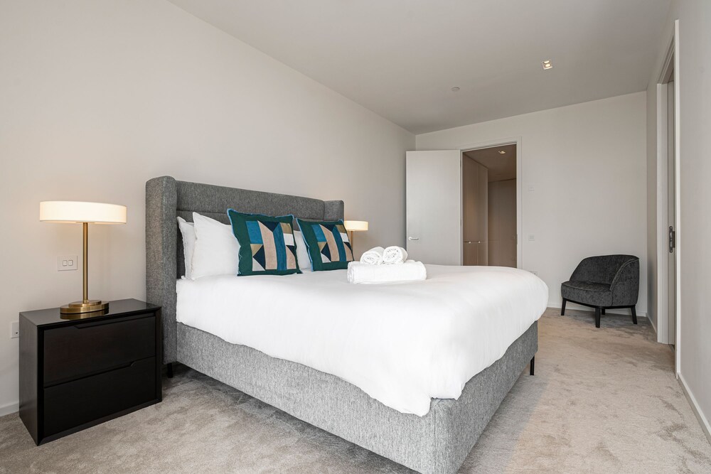 Spectacular Three-bedroom Apartment With City View