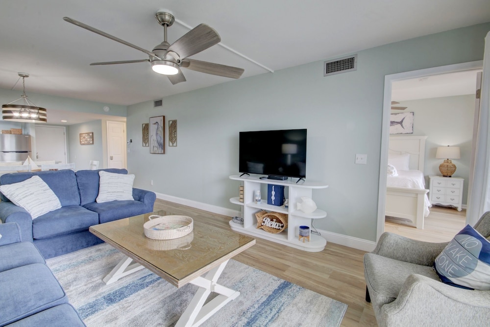 551 El Matador 2 Bedroom Condo