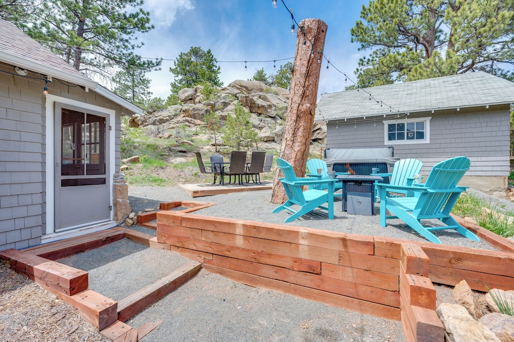 Steps to Estes Lake: Mtn-view Hideaway w/ Hot Tub!