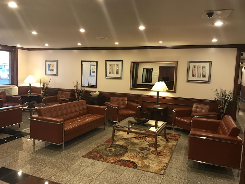 Ramada by Wyndham Albert Lea view 5