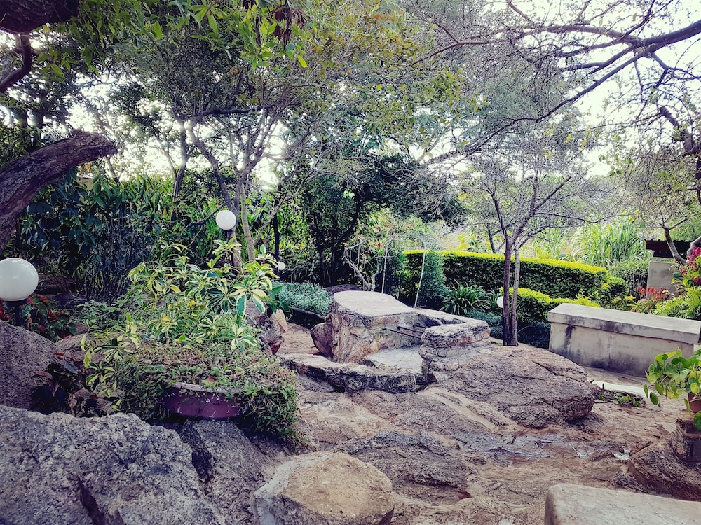 Lynn's Guest House