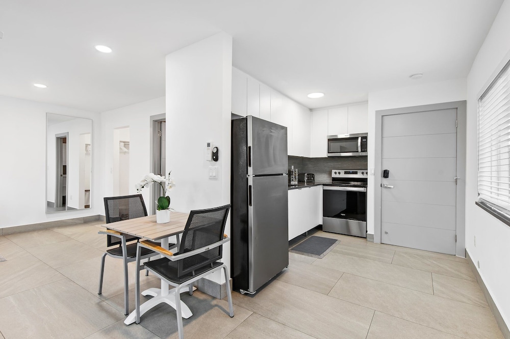 Unique Retreat - Unit C: Charming 2nd-floor Escape