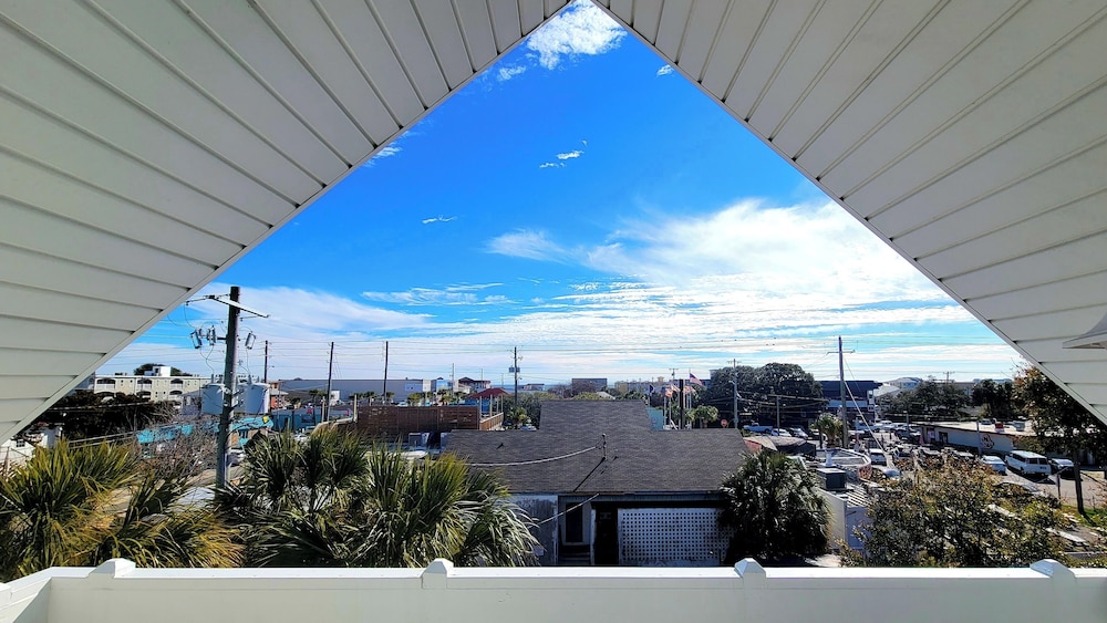 1603 Lovell Avenue Manor by Tybee Vacation Rentals