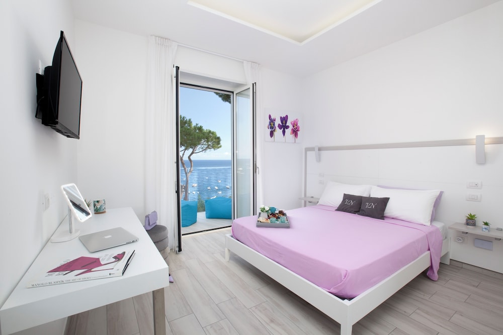 Villa By The Beach With Sea-View And Luxury Amenities