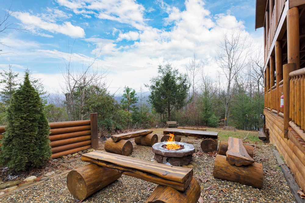 American Dream by Avantstay Deck w/ Views Theater, Game Room, Community Pool