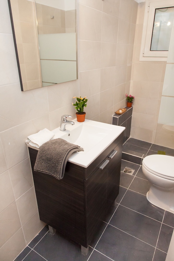 Glyfada Square Modern And Cozy Apartment view 3