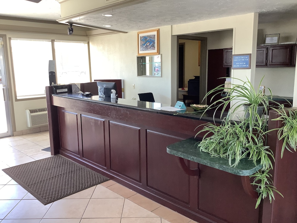 Dodge City Vacations - Silver Spur Vintage Inn  Suites - Property Image 2