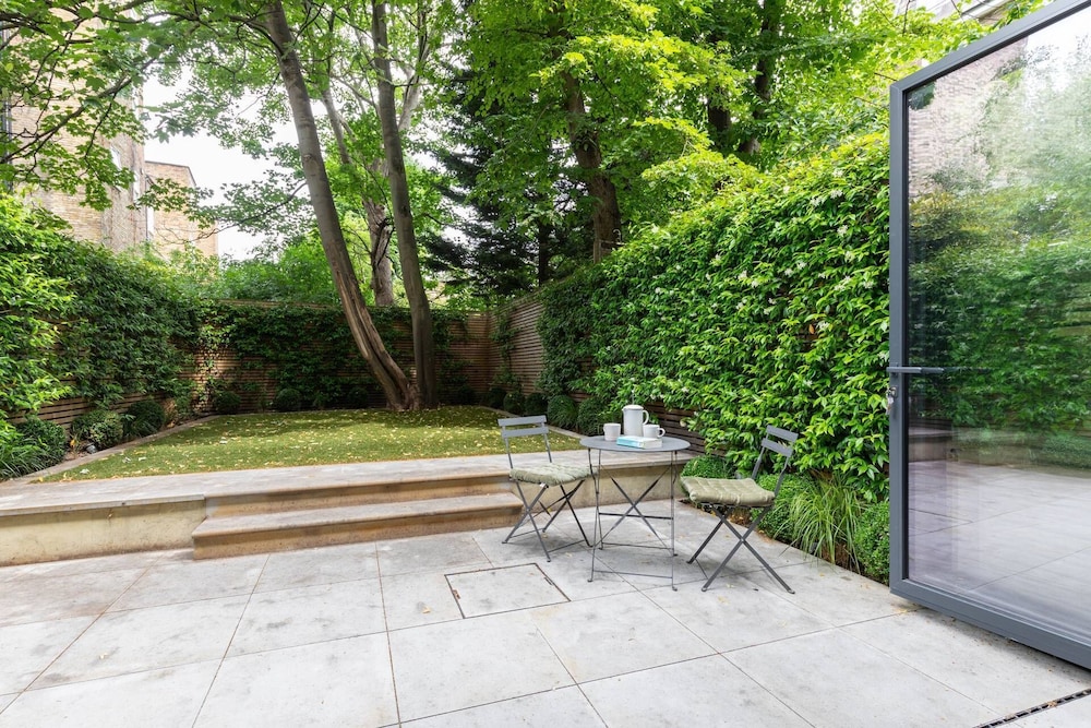 Westbourne Park Road Xviii by Onefinestay