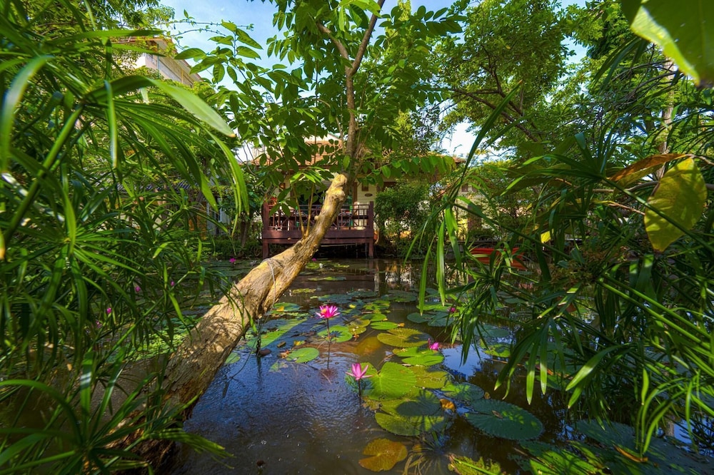 Fantastic Resort Near Town Location BS88